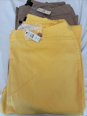 Talbots Yellow and Taupe Elastic-Waist Perfect Crop 2-pair